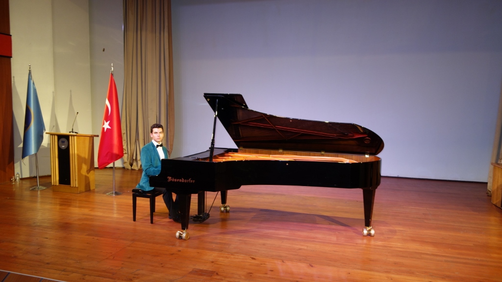 Klasik Batı Müziği Piyano Konserleri İstanbul – Güneş 17 Yaşında