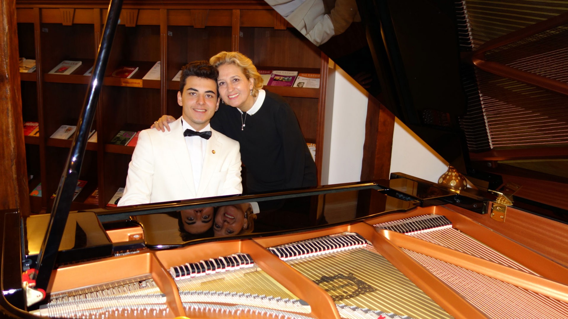 Genç Piyanist Güneş Yakartepe Annem Ile. Piyano İle Türküler Şarkılar Konseri Son Beş Yılda Konser Etkinlik Listesi 2011 2016