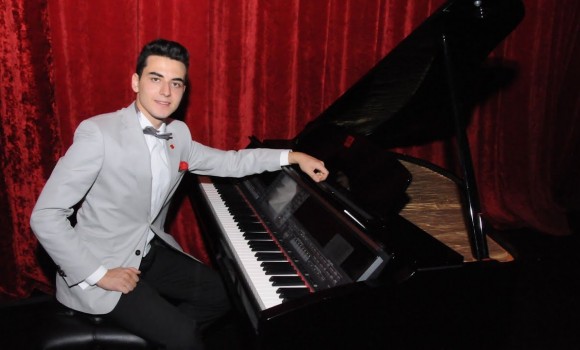 Piyano Enstrümantal GEL SEN BİZE AKŞAM Türk Sanat Müzik Eser Solo DüzenlemeGüneş Yakartepe Resital